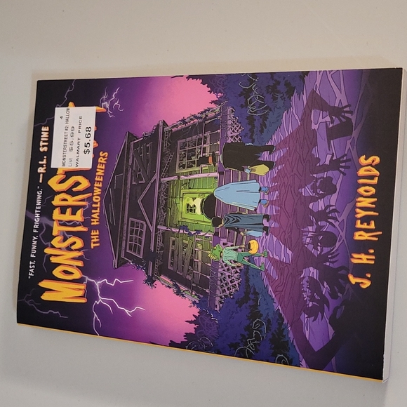 Chapterbook - MonsterStreet - Picture 2 of 3